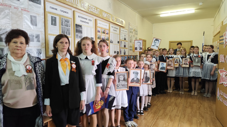 Линейка Памяти и Всероссийская акция «Бессмертный полк: Герои среди нас».